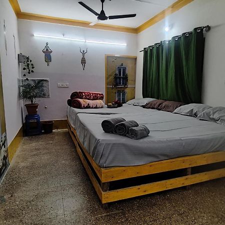 ホテル Adh Amilia Gardens Narasimharaja Puram エクステリア 写真