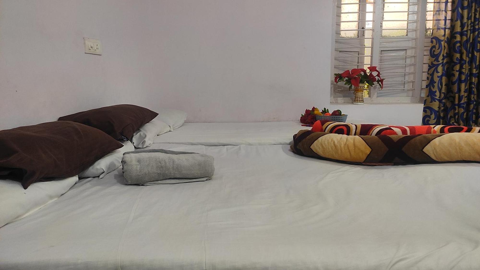 ホテル Adh Amilia Gardens Narasimharaja Puram エクステリア 写真